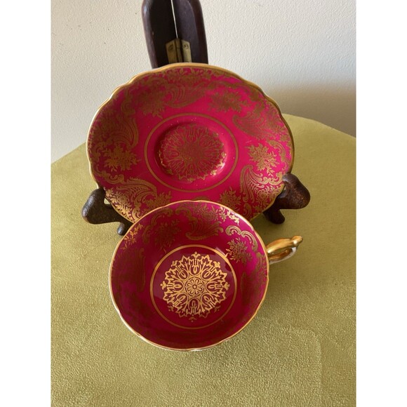 PARAGON DOUBLE WARRANT H.M. the QUEEN & H.M QUEEN MARY CUP & SAUCER CHERRY RED - Picture 2 of 4